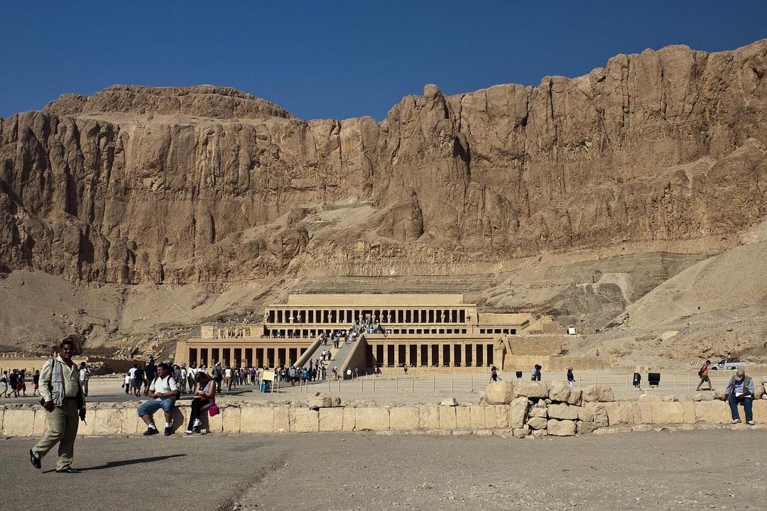 valley of the kings, deir el-bahri, egypt, hatshepsut's mortuary temple, archaeology, architecture, mountain, sandstone, hatshepsut, nature, brown king